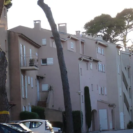 Au Calme, Climatise, Avec Parking, 2 Pas Des Plages, Le Port アパート