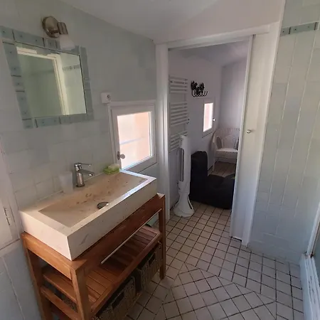 Appart Au Calme, Climatise, Avec Parking, 2 Pas Des Plages, Le Port Apartment *