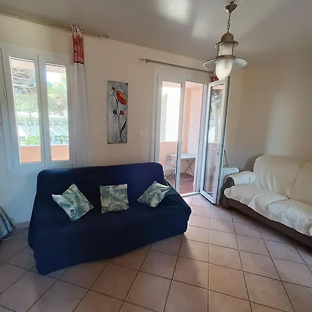 Au Calme, Climatise, Avec Parking, 2 Pas Des Plages, Le Port Apartment