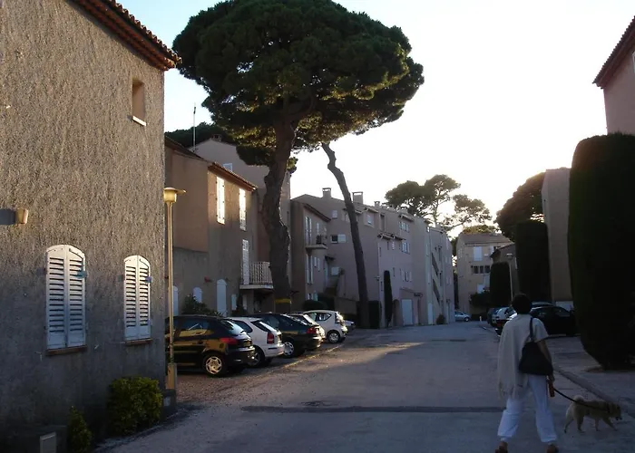 Au Calme, Climatise, Avec Parking, 2 Pas Des Plages, Le Port アパート *