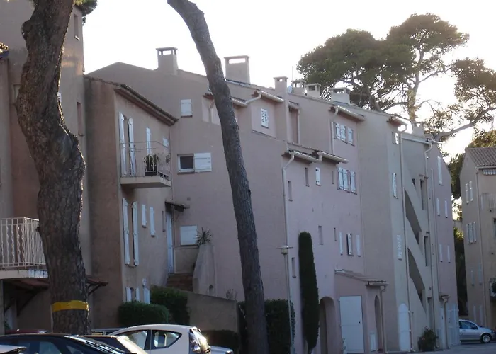 Au Calme, Climatise, Avec Parking, 2 Pas Des Plages, Le Port アパート