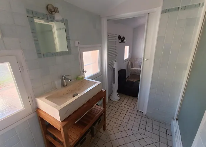 Au Calme, Climatise, Avec Parking, 2 Pas Des Plages, Le Port アパート *